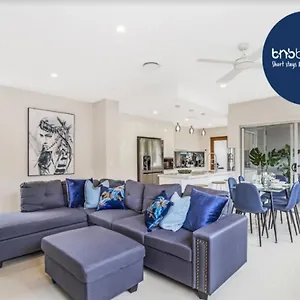 Park Avenue Luxe Townhouse Brand New Sleeps 9 , Brisbane Australia